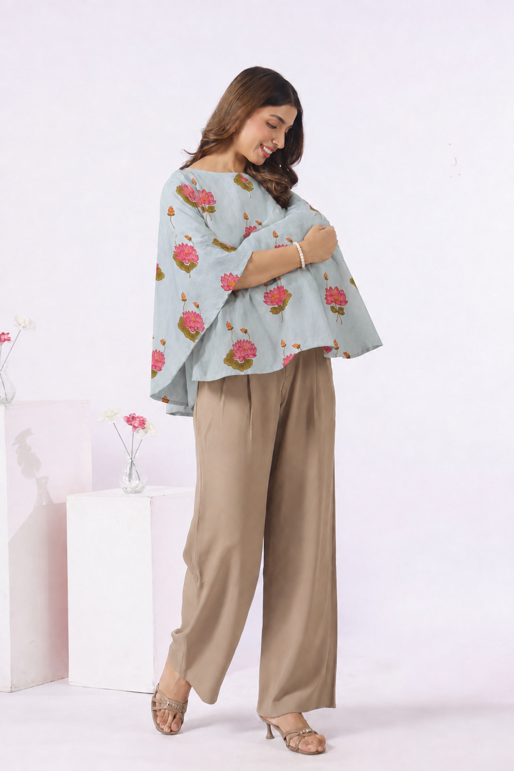 Vintage Lotus Pond Cotton Nursing Cover (One-Size)