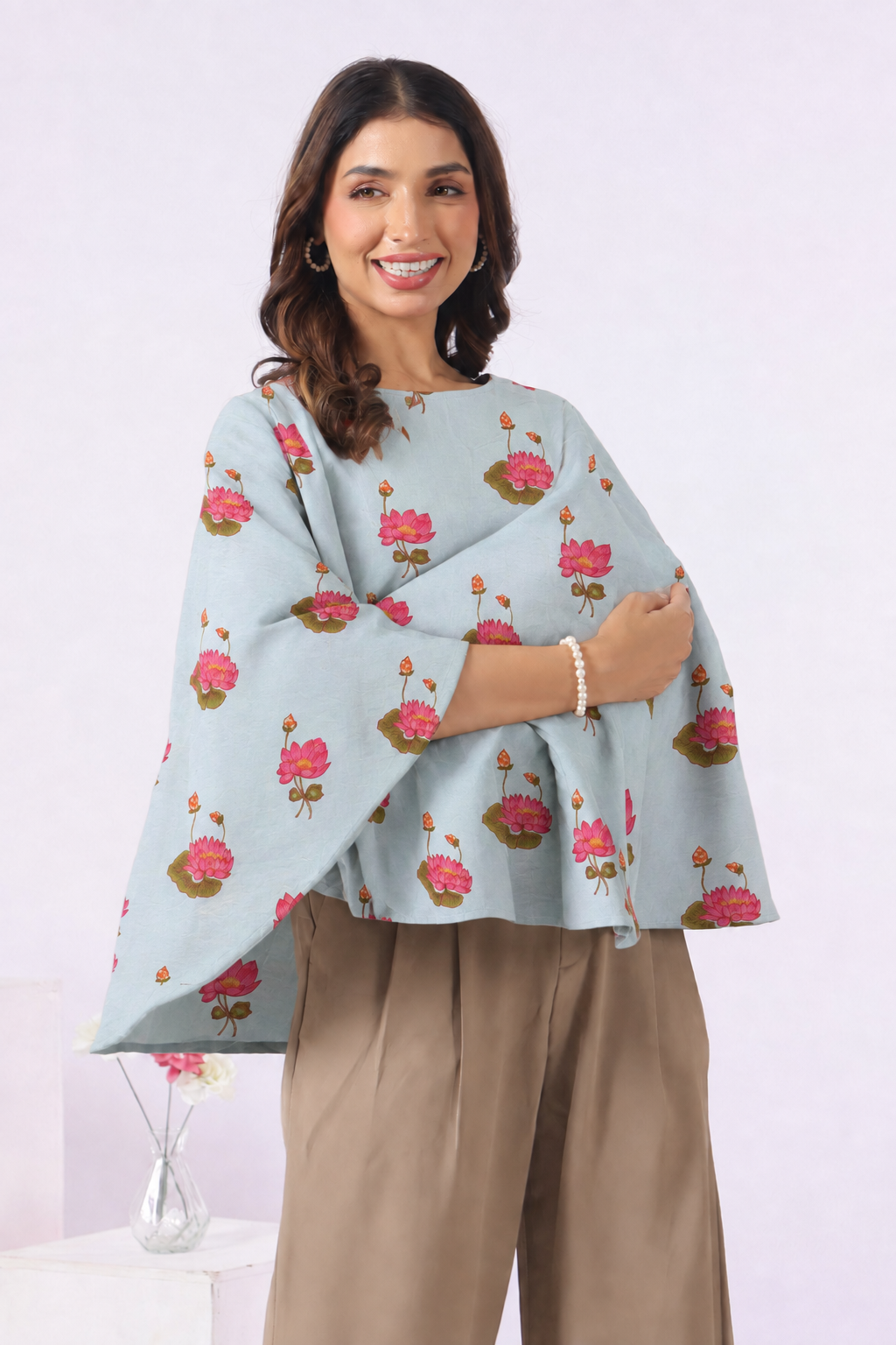Vintage Lotus Pond Cotton Nursing Cover (One-Size)